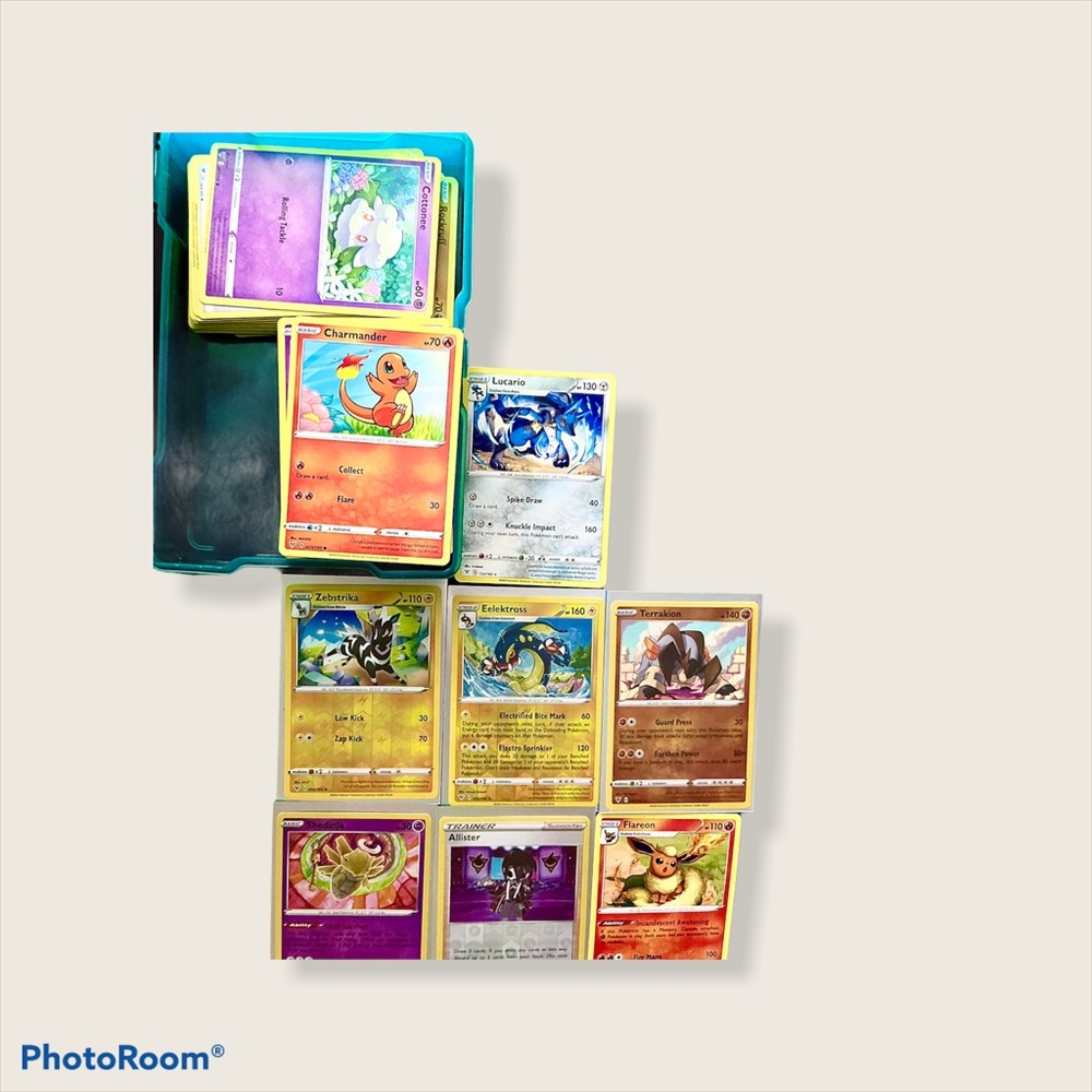 Pokémon Sword & Shield Vivid Voltage Cards - Picture 4 of 4